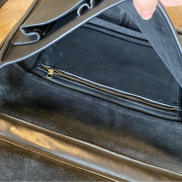 Laura U.S.A. Leather Messenger Bag - Picture 6 of 7